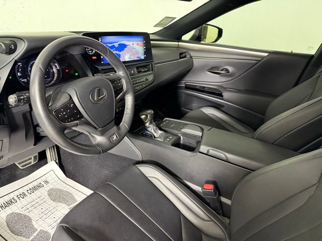 2022 Lexus ES 300h F SPORT photo 4