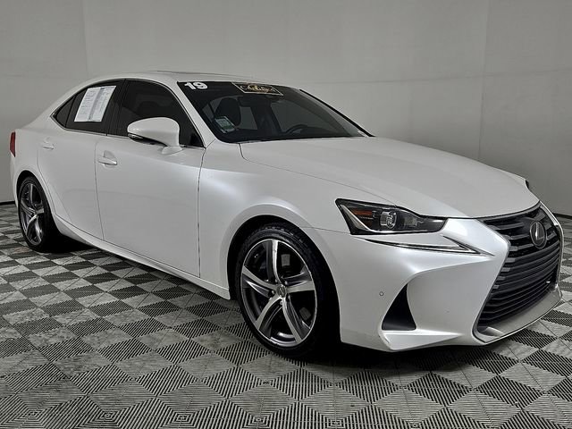 2019 Lexus IS 300 photo 4