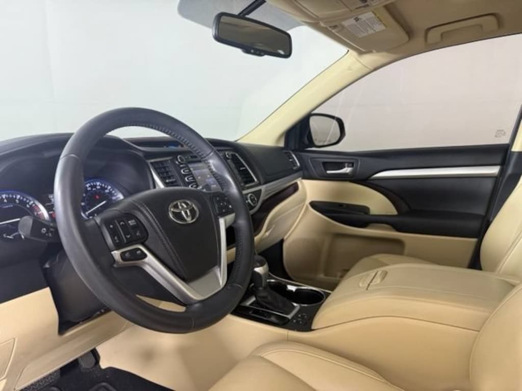 Used 2015 Toyota Highlander XLE V6 SUV