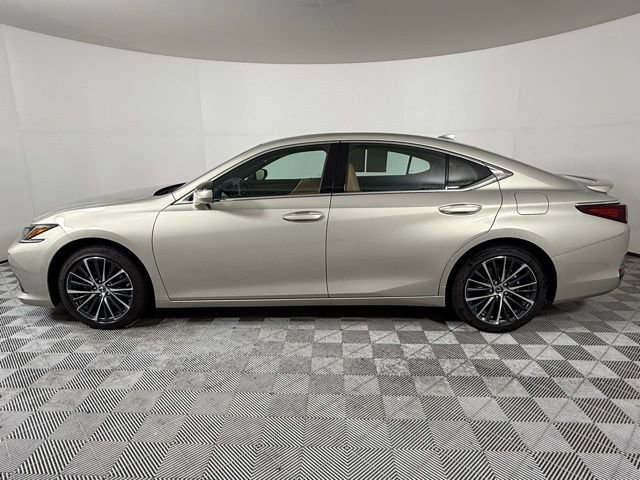 2025 Lexus ES 300h Base photo 2