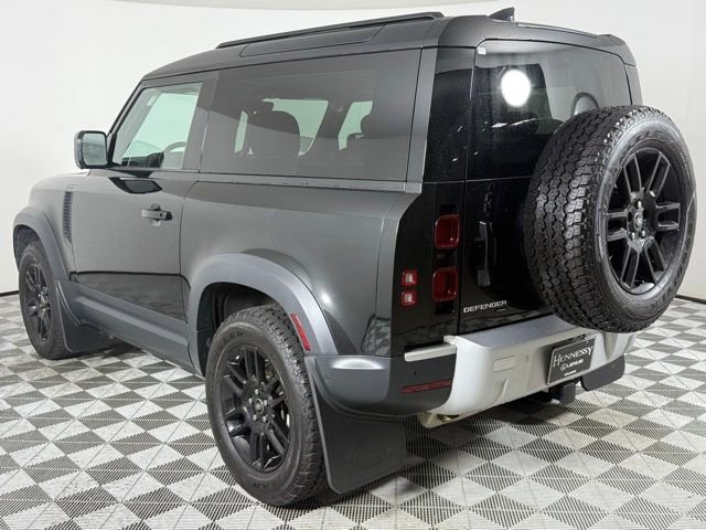 2023 Land Rover Defender 90 SE photo 3