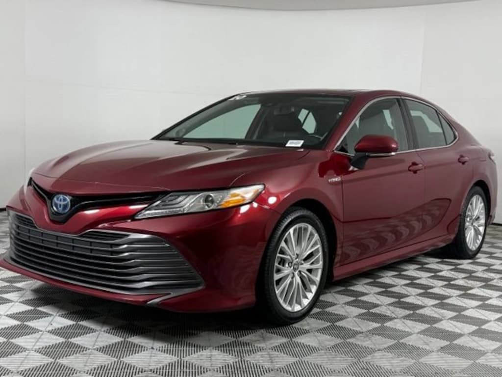 Used 2020 Toyota Camry Hybrid XLE Sedan