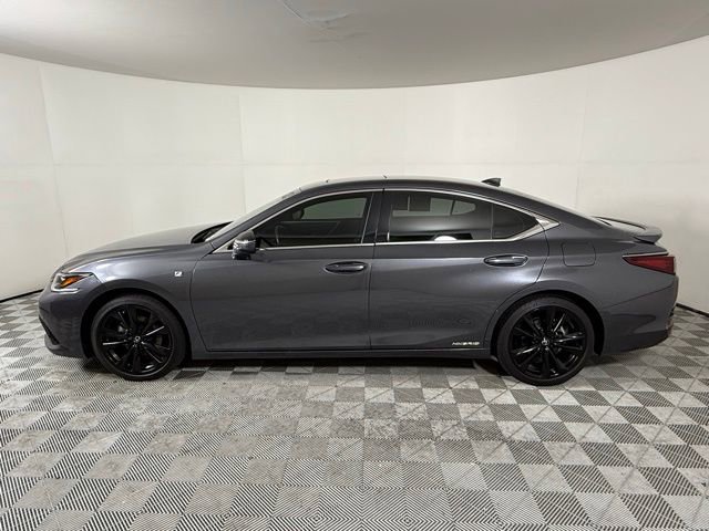 2022 Lexus ES 300h F SPORT photo 2