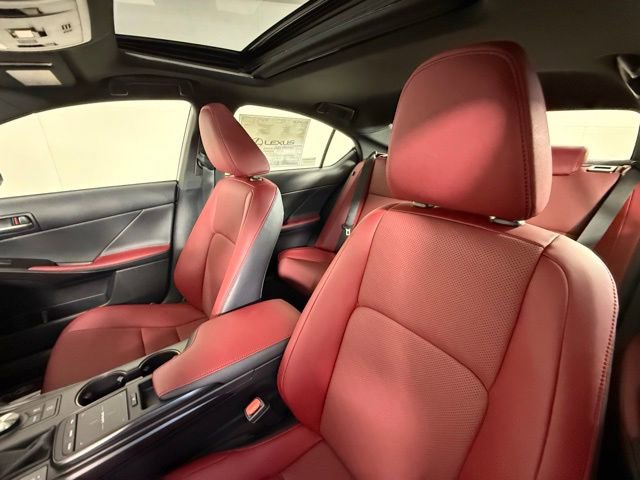 2025 Lexus IS 300 photo 4