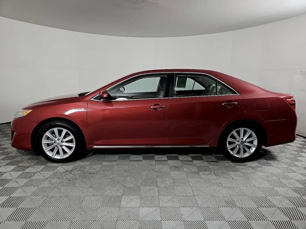 Used 2014 Toyota Camry Hybrid XLE Sedan