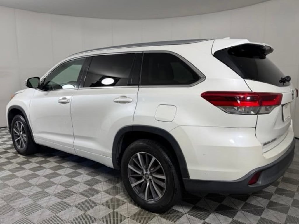 Used 2017 Toyota Highlander XLE V6 SUV