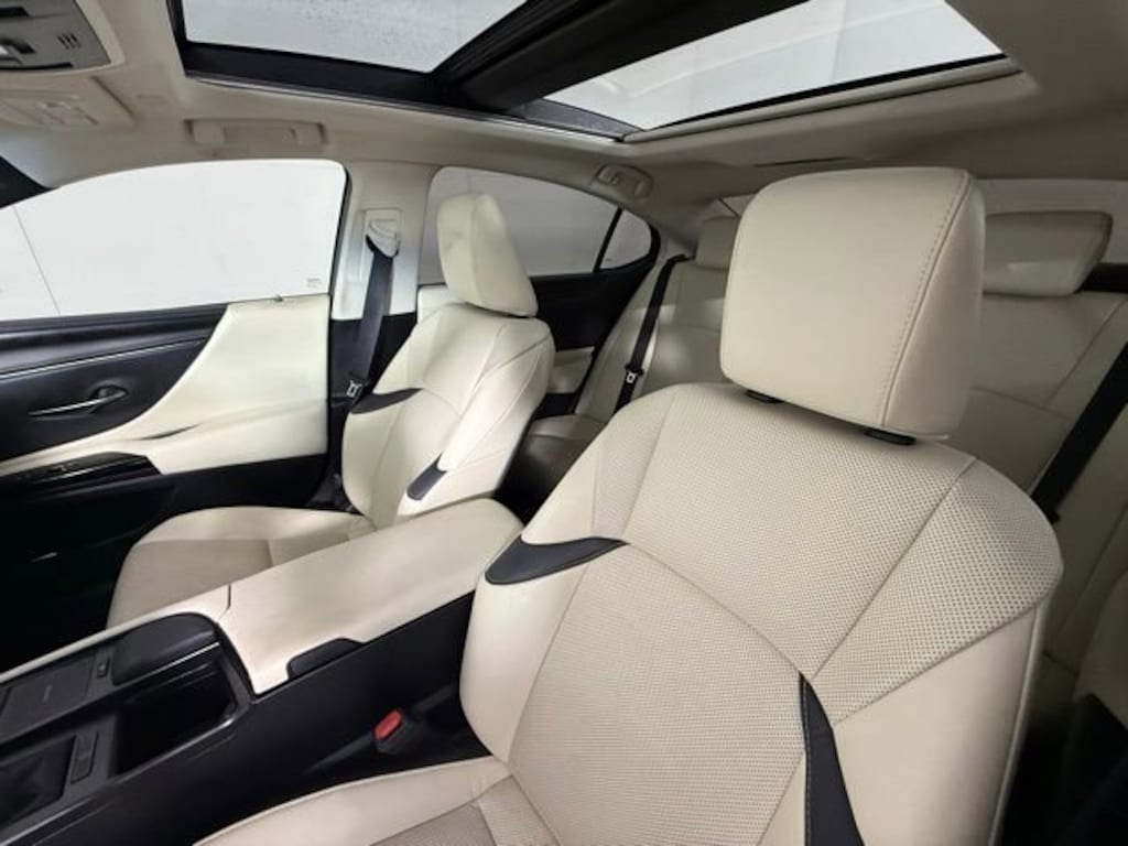 Certified 2022 Lexus ES 350  Sedan