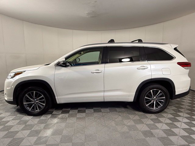 Used 2017 Toyota Highlander XLE V6 SUV