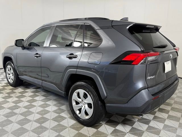 2020 Toyota RAV4 LE photo 2