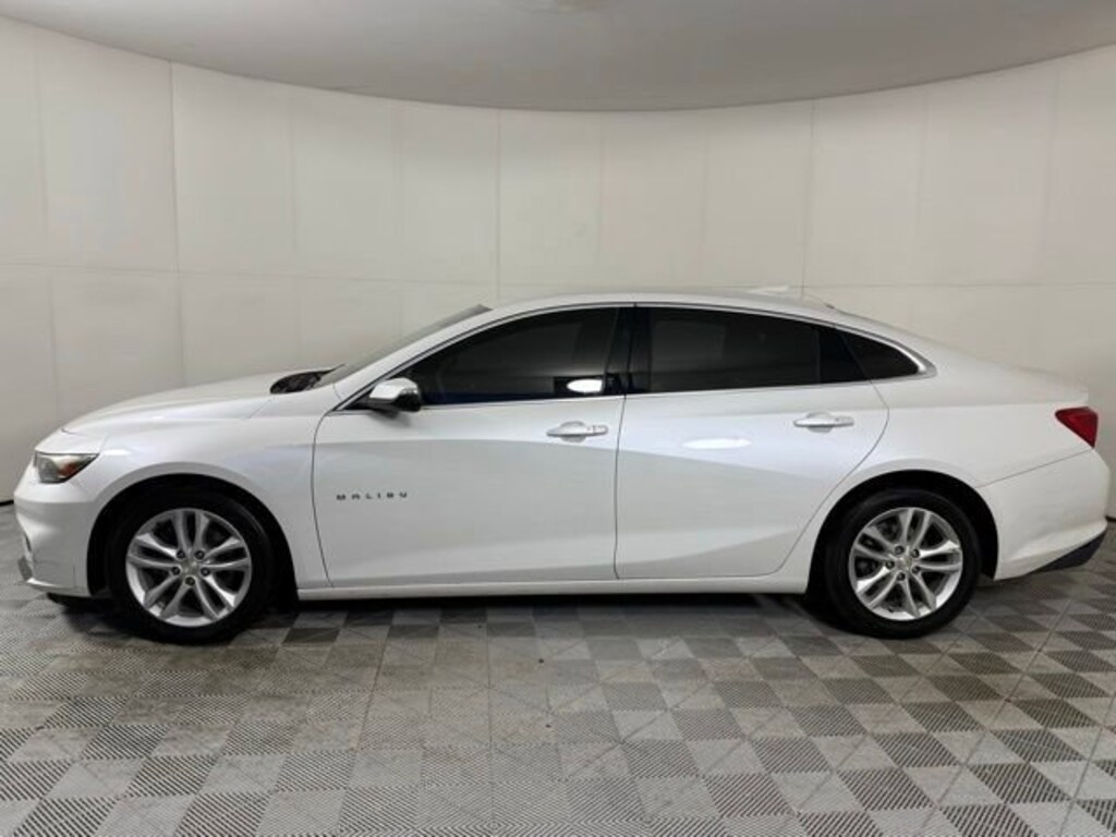 Used 2017 Chevrolet Malibu LT w/1LT Sedan