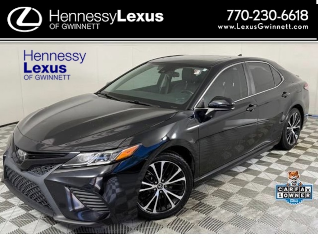 Used 2019 Toyota Camry SE Sedan