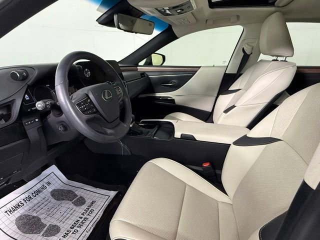 2024 Lexus ES 250 Luxury photo 3