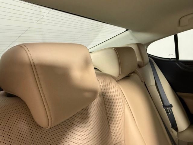 2021 Lexus ES 350 - Photo 31