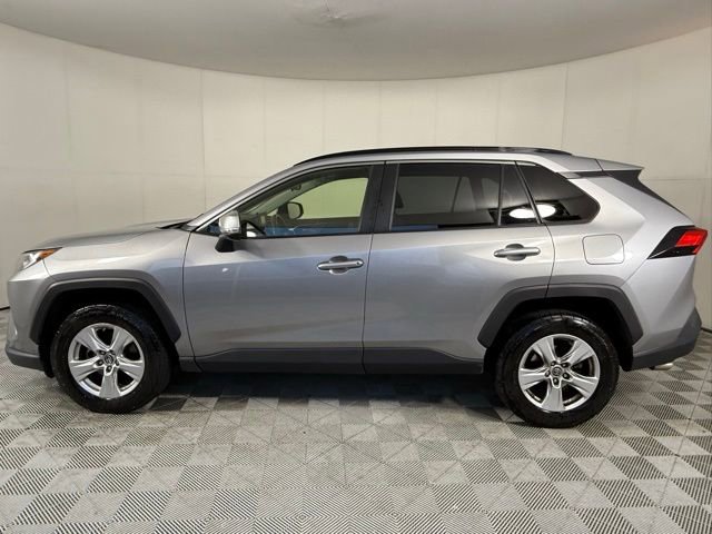 2019 Toyota RAV4 XLE photo 3