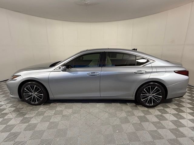 2022 Lexus ES 350 photo 2