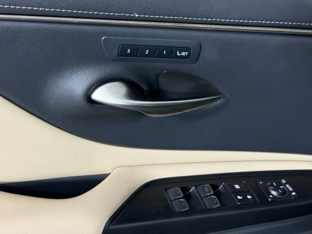 2021 Lexus ES 350 - Photo 18
