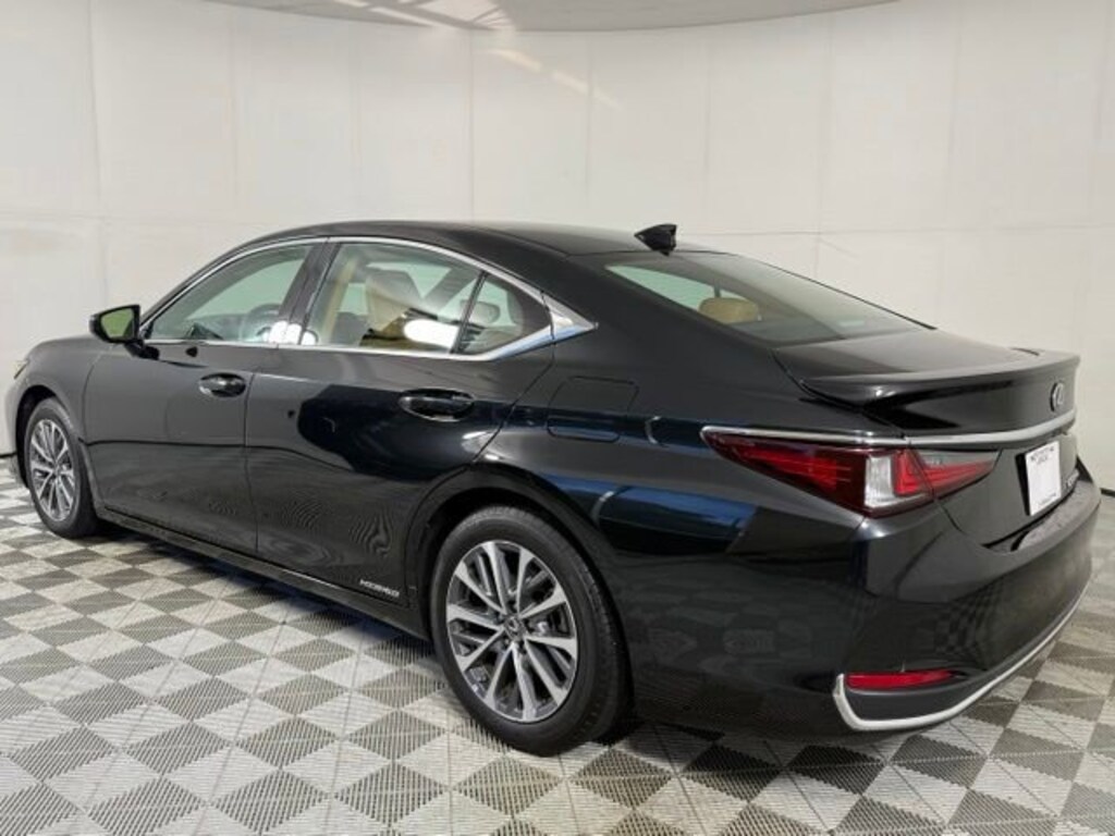 Used 2022 Lexus ES 300h Sedan