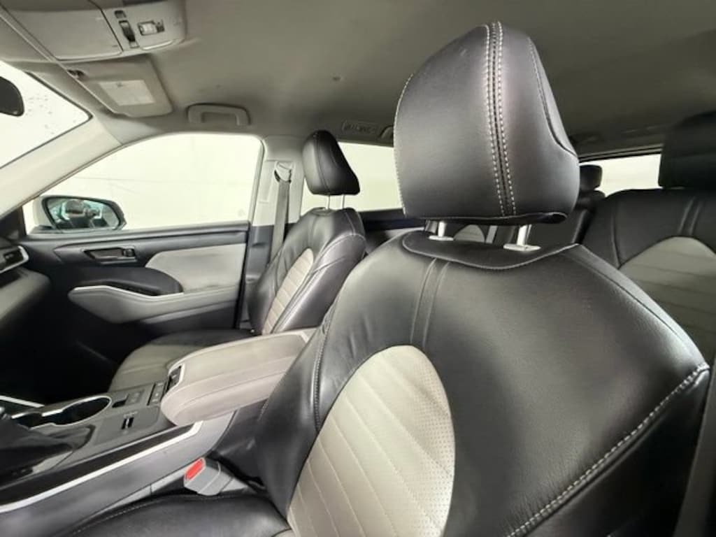 Used 2021 Toyota Highlander LE SUV