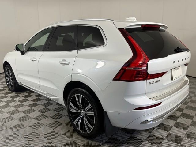2022 Volvo XC60 B5 Inscription photo 2
