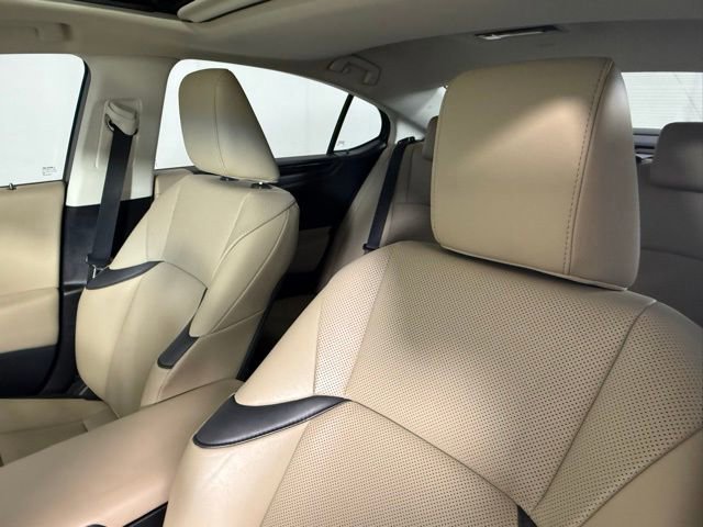 2021 Lexus ES 350 - Photo 17