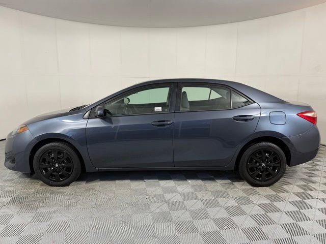 2017 Toyota Corolla LE photo 2
