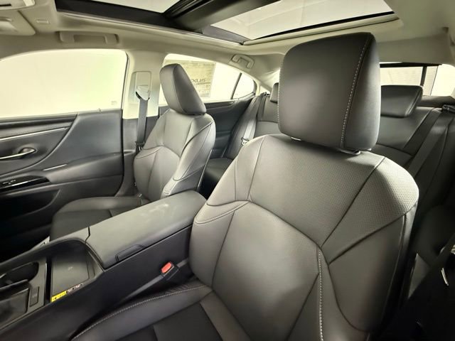 2025 Lexus ES 350 photo 4