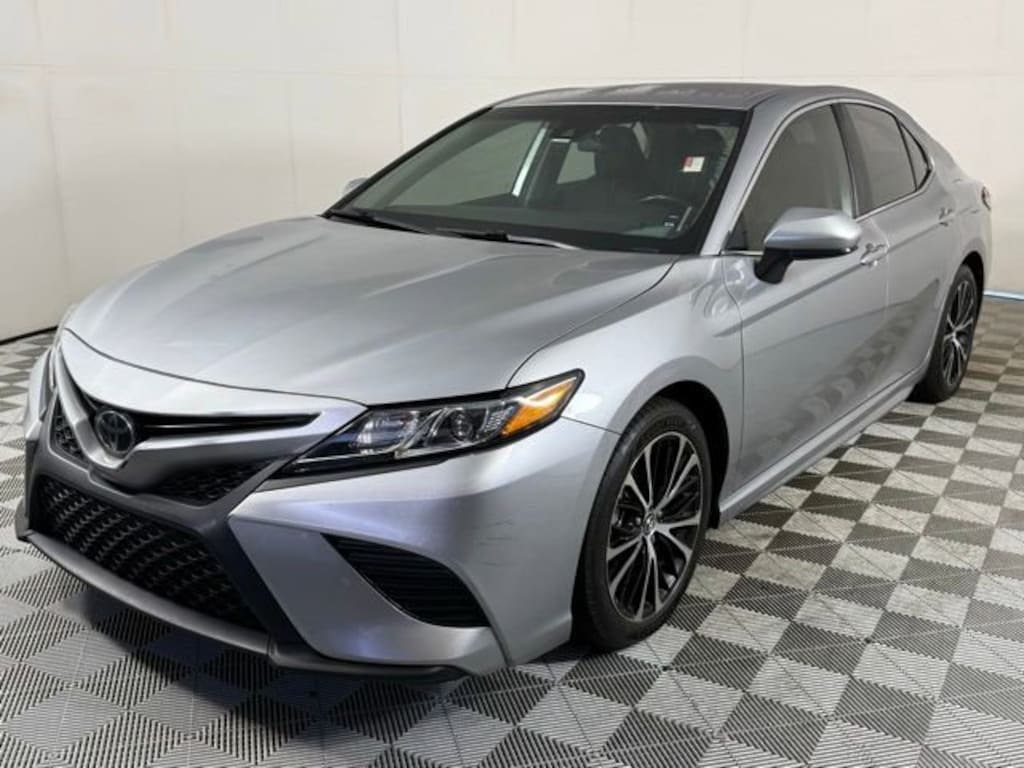Used 2019 Toyota Camry SE Sedan