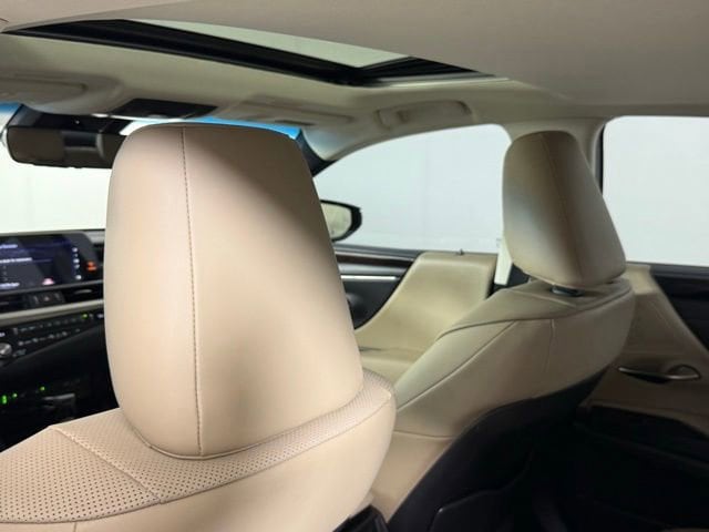 2021 Lexus ES 350 - Photo 26