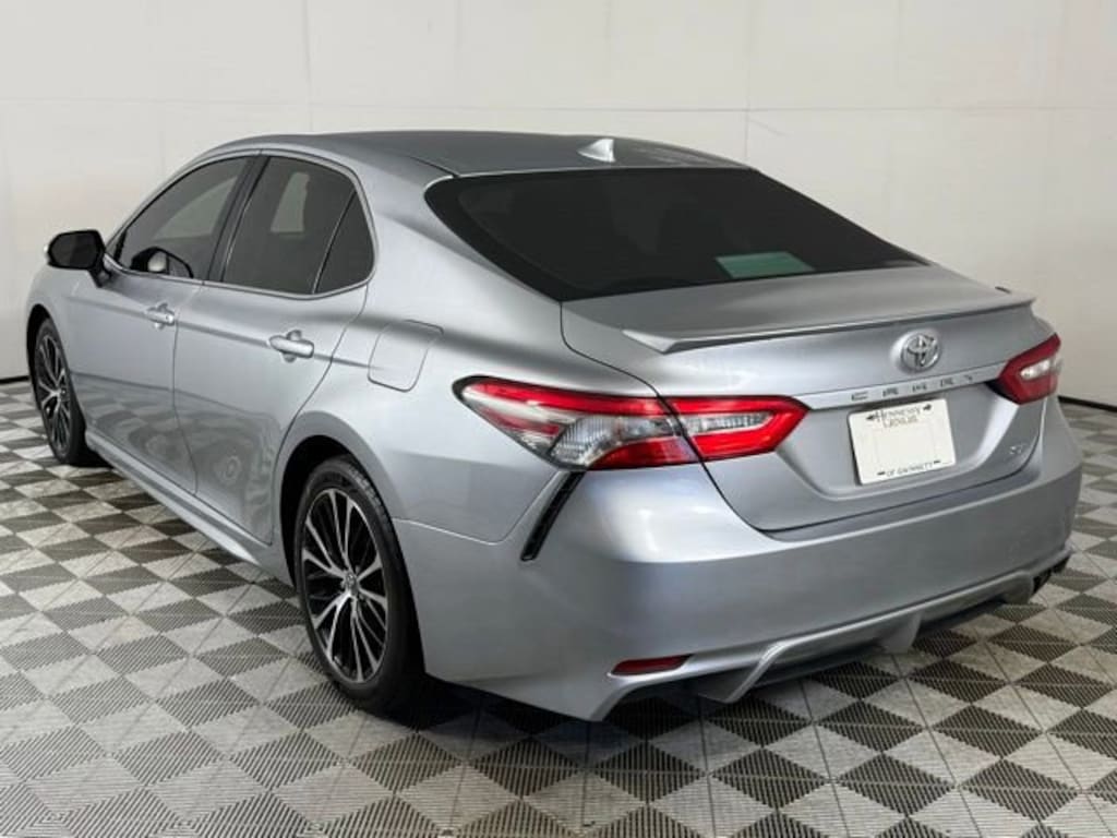 Used 2019 Toyota Camry SE Sedan