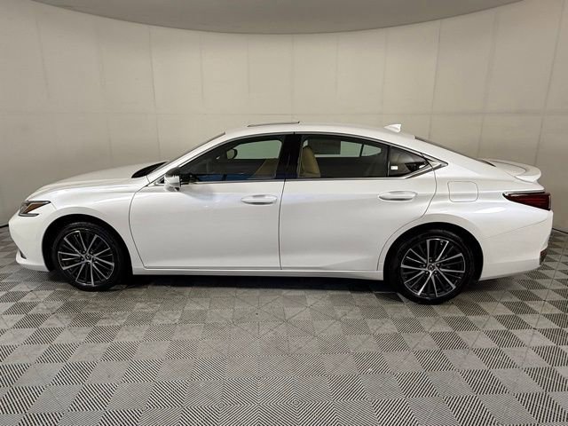 2025 Lexus ES 300h photo 2