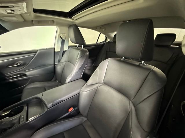 2023 Lexus ES 300h photo 3