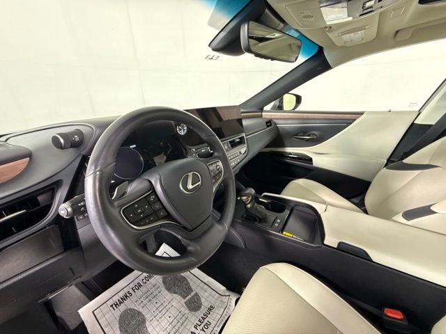 2025 Lexus ES 300h Base photo 2