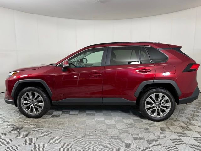 2022 Toyota RAV4 XLE Premium photo 2