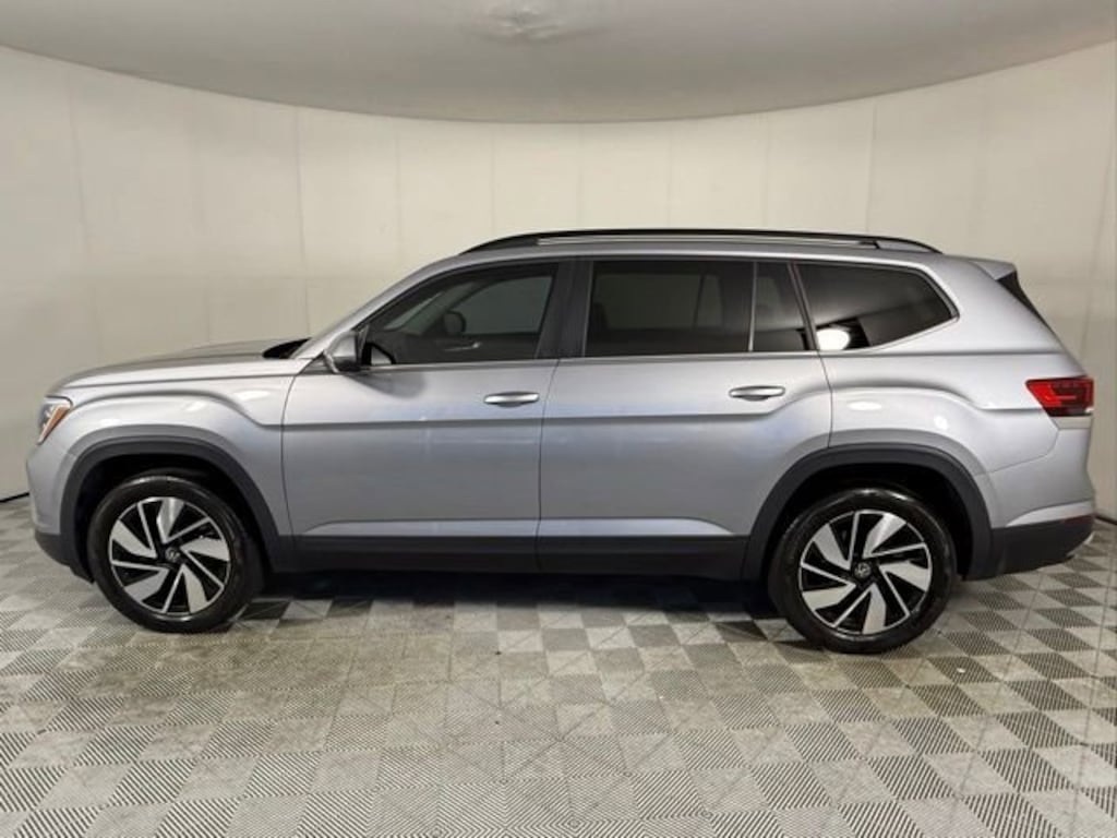Used 2024 Volkswagen Atlas 2.0T SE w/Technology SUV
