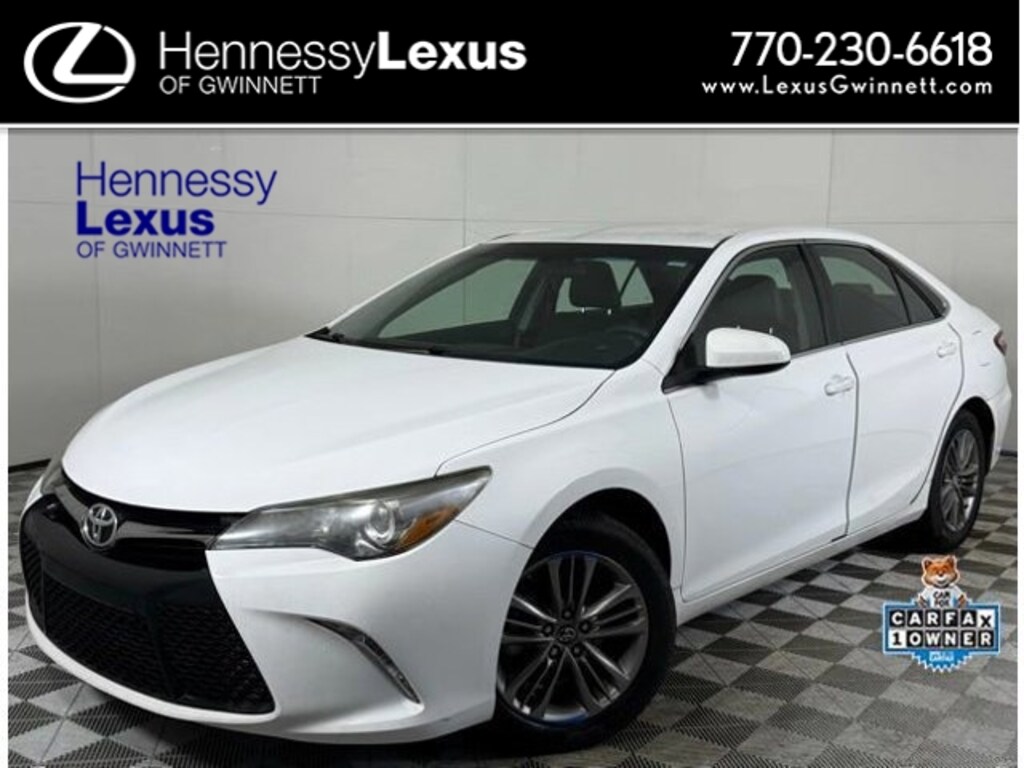 Used 2017 Toyota Camry SE Sedan