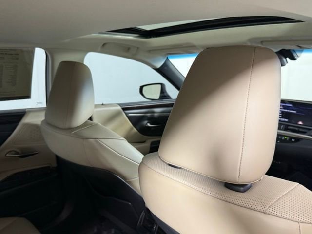 2021 Lexus ES 350 - Photo 32