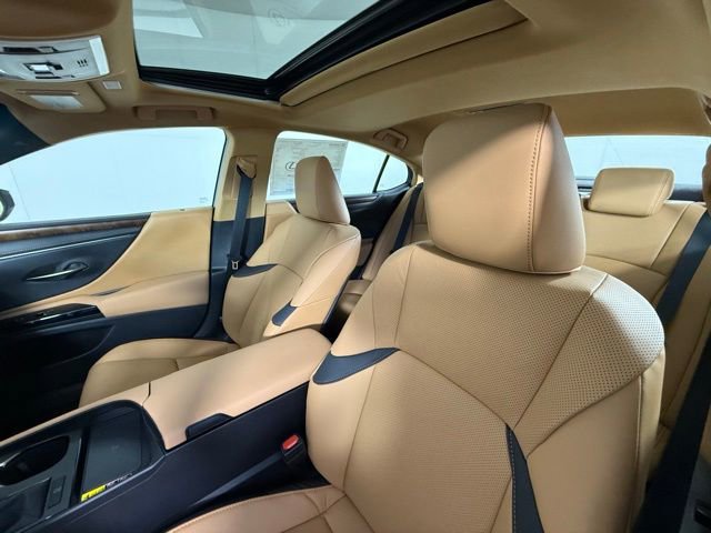 2025 Lexus ES 350 photo 4