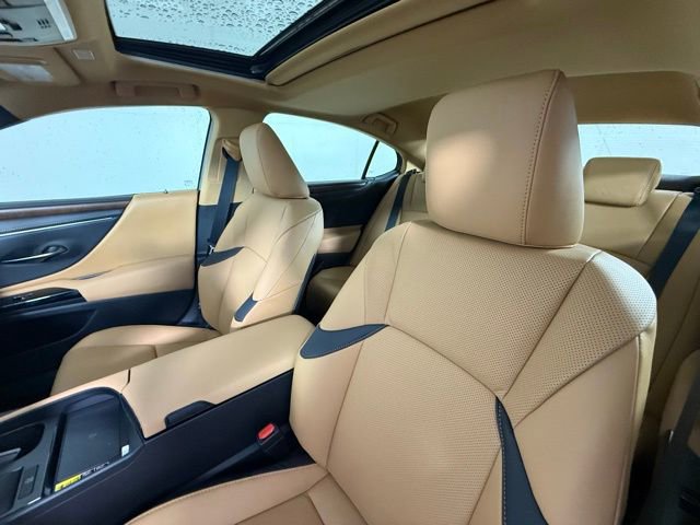 2025 Lexus ES 350 photo 4