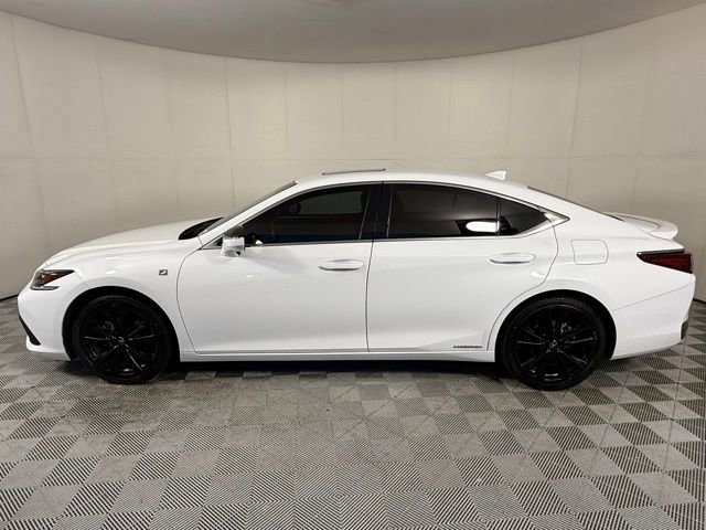 2022 Lexus ES 300h F SPORT photo 2