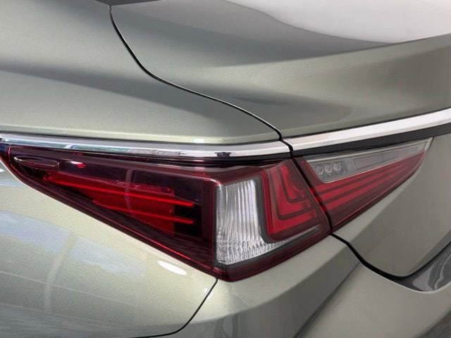 2021 Lexus ES 350 - Photo 19