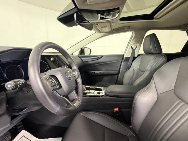 2025 Lexus NX 350 - Photo 16