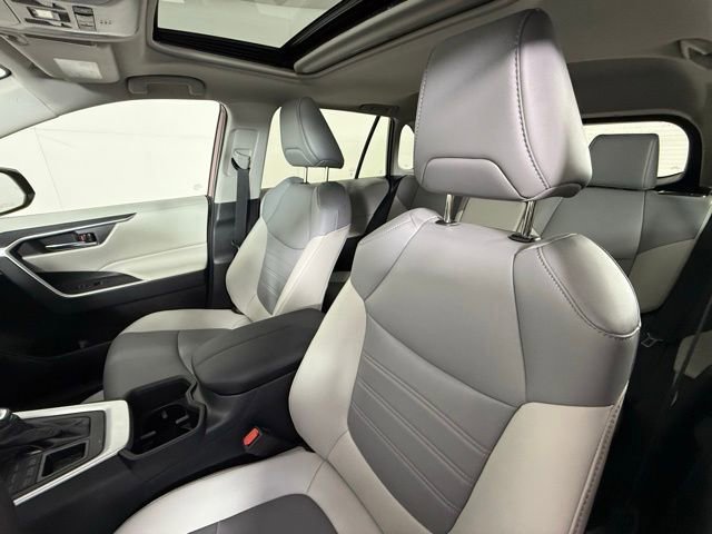 2022 Toyota RAV4 XLE Premium photo 4