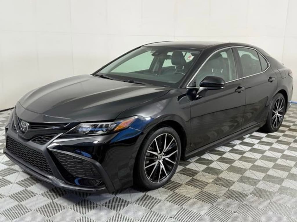 Used 2021 Toyota Camry SE Sedan