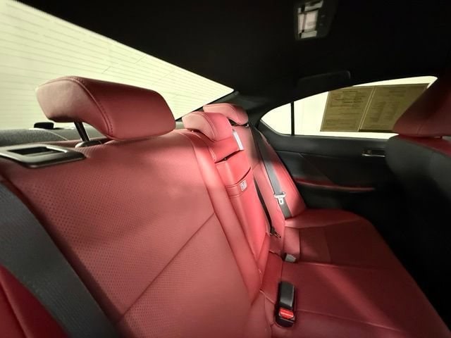 2025 Lexus IS 300 - Photo 32