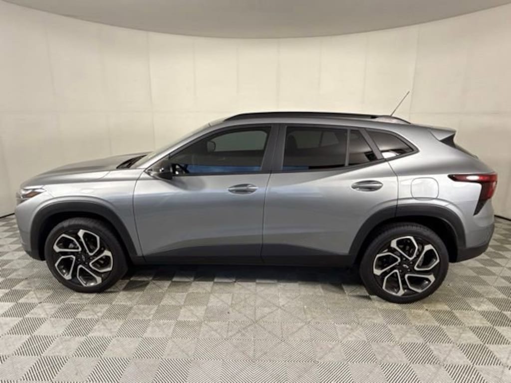 Used 2025 Chevrolet Trax 2RS SUV