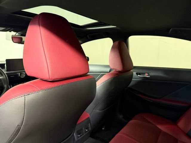 2025 Lexus IS 300 - Photo 28
