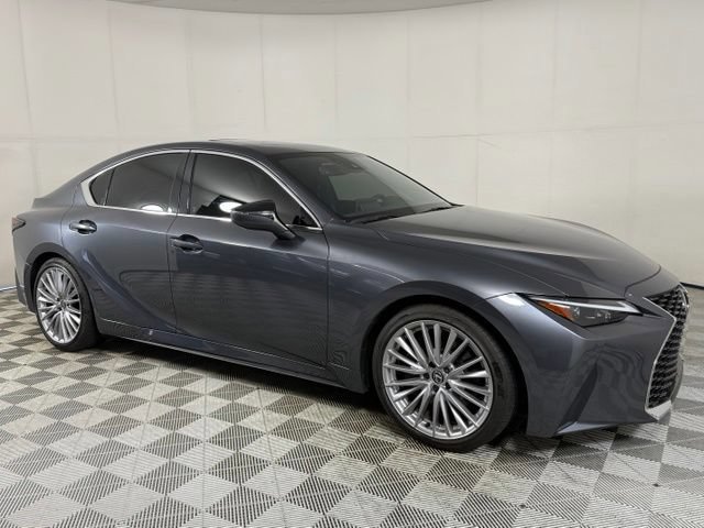 2025 Lexus IS 300 - Photo 11