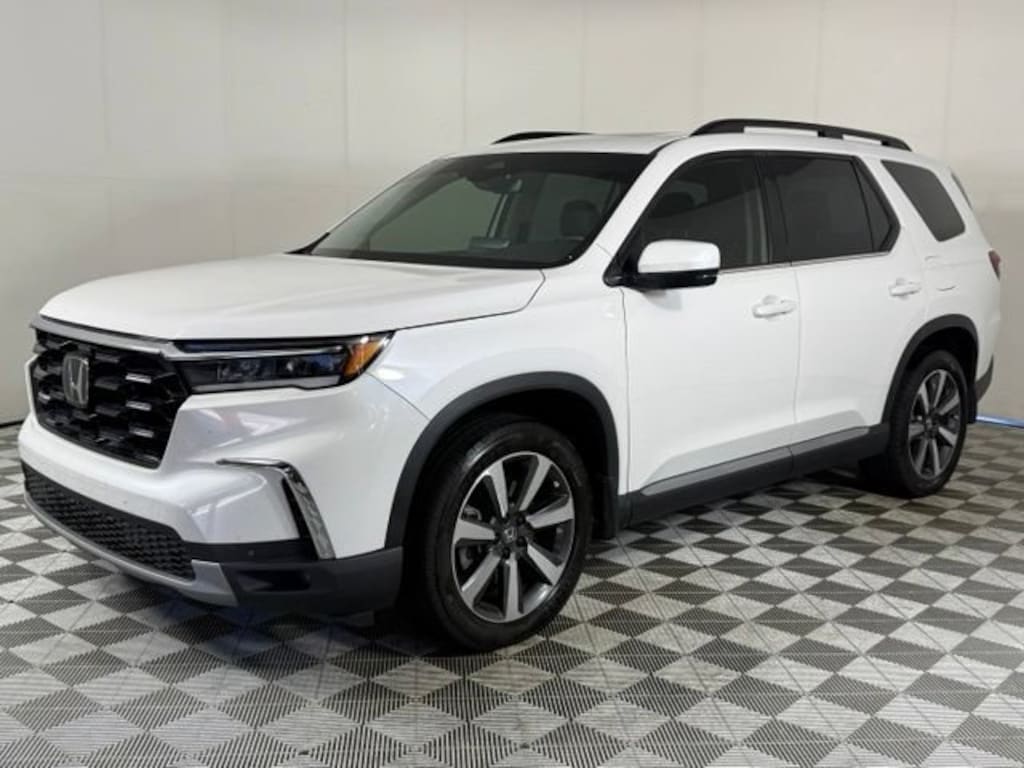Used 2025 Honda Pilot Touring SUV