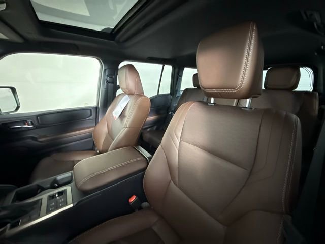 2025 Toyota Highlander Hybrid photo 3