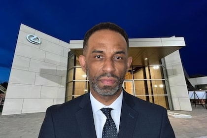 Staff member COLIN BARKER from ID_52669c2db642